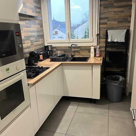 F3 Appartement 2 Chambre Un Salon Avec Wifi Saint-Jean-de-la-Ruelle Kültér fotó