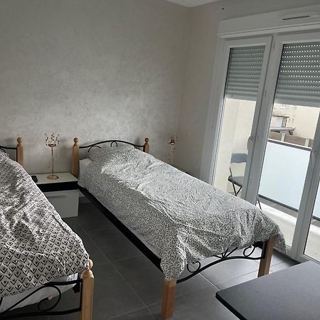 F3 Appartement 2 Chambre Un Salon Avec Wifi Saint-Jean-de-la-Ruelle Kültér fotó