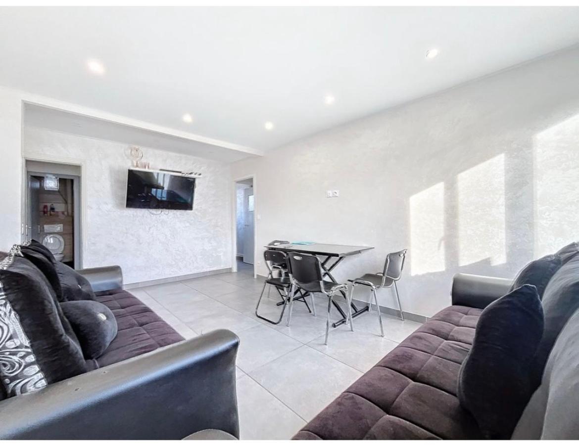 F3 Appartement 2 Chambre Un Salon Avec Wifi Saint-Jean-de-la-Ruelle Kültér fotó
